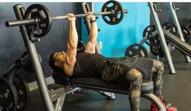 窄握卧推 (维托贝斯特vitobest模特展示)